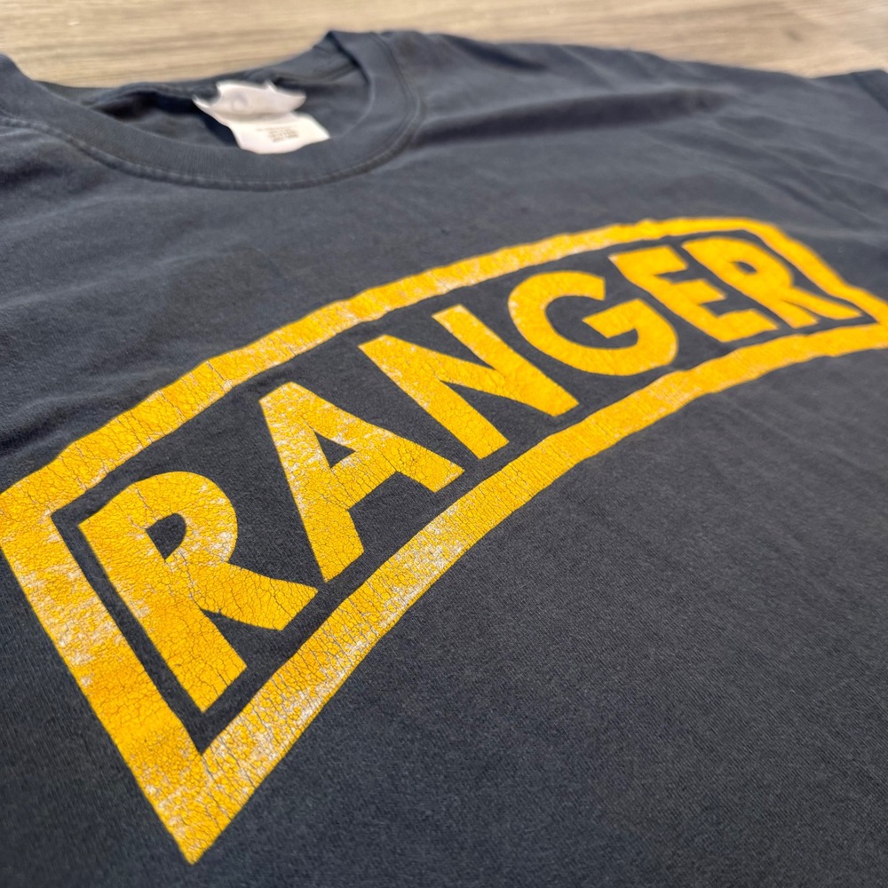 Vintage Y2K US Army Ranger Graphic T-Shirt Black Port and Company Medium